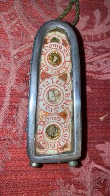Reliquary - Relic Double Sided. Relics : Pierra Leche Dnjc. Domo Jacob Proj. Domo Sa Lazari. Ex Sepulcro Bmv. Natatovia Silos. en Silver Filigrian / Glass, Italy 17 th century