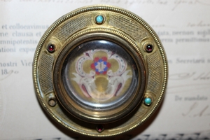 Reliquary / Relic. Ex Camisia Beate Maria V. Original Document. en Brass, Italy 19th century