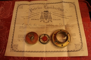 Reliquary / Relic. Ex Camisia Beate Maria V. Original Document. en Brass, Italy 19th century