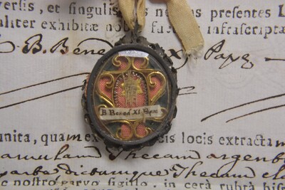 Reliquary - Relic Ex Casula ( Monastery Cell ) With Original Document St. Benedictus Pope Xi en Silver / Glass / Originally Sealed, Italy 18 th century ( Anno 1740 )