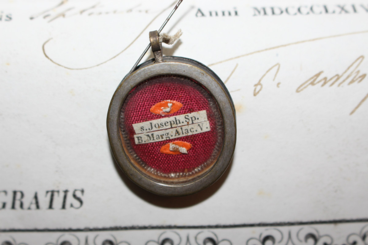 1  Reliquary - Relic Ex Domo St. Joseph. Ex Lintone B.M.M. Alacoque
