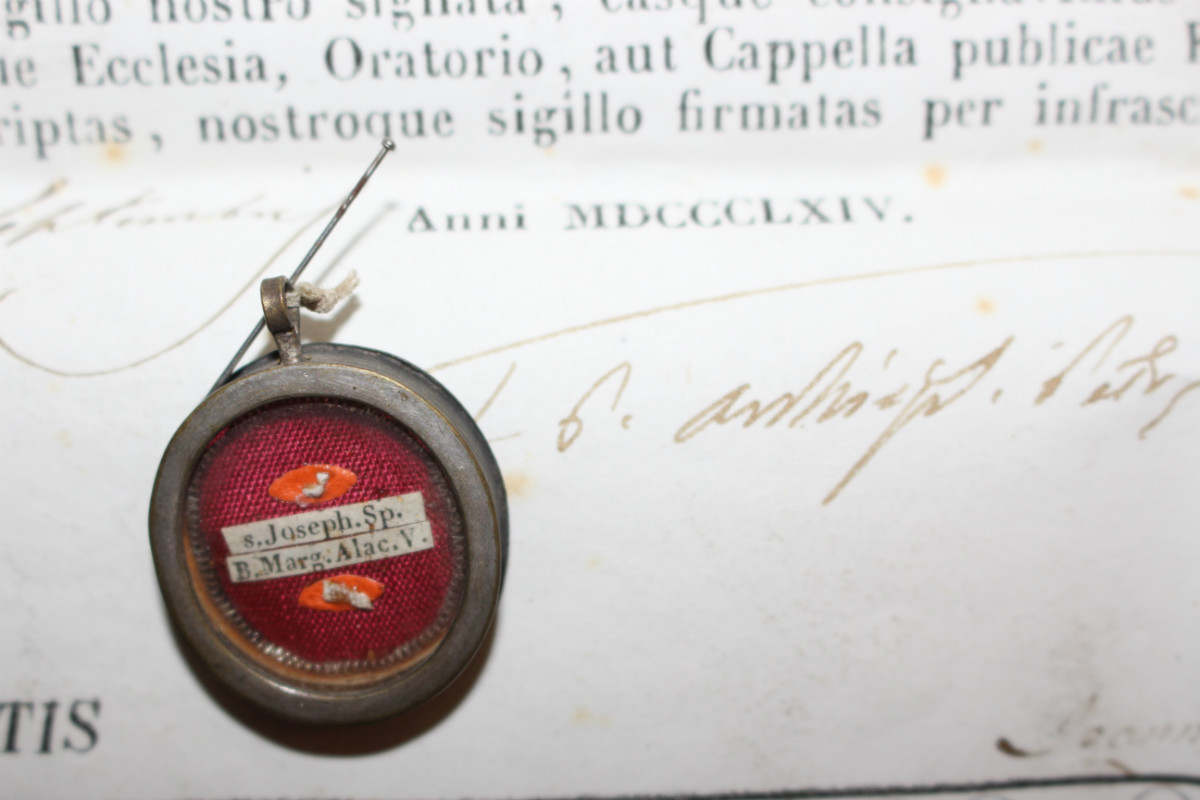 1  Reliquary - Relic Ex Domo St. Joseph. Ex Lintone B.M.M. Alacoque