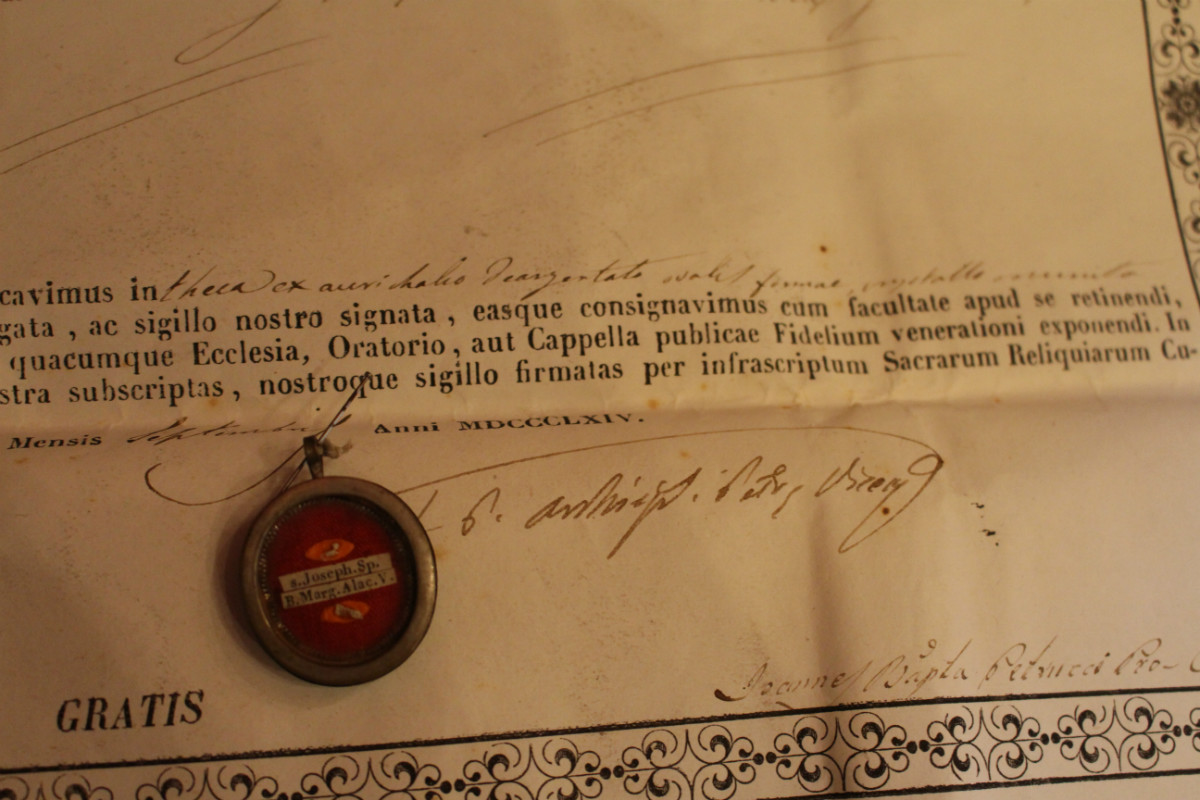 1  Reliquary - Relic Ex Domo St. Joseph. Ex Lintone B.M.M. Alacoque