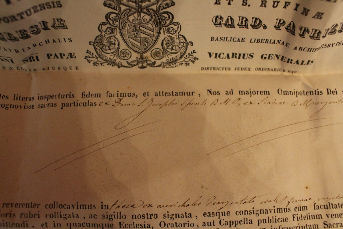 1  Reliquary - Relic Ex Domo St. Joseph. Ex Lintone B.M.M. Alacoque