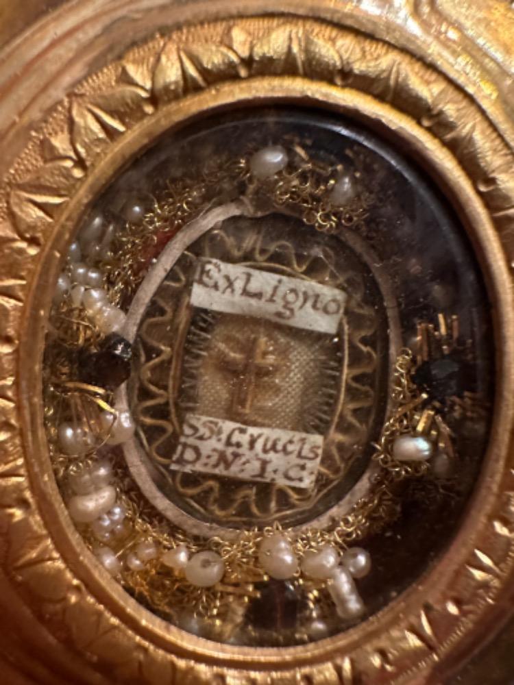 1  Reliquary - Relic Ex Ligno S. Crucis D.N.J.C. With Original Case