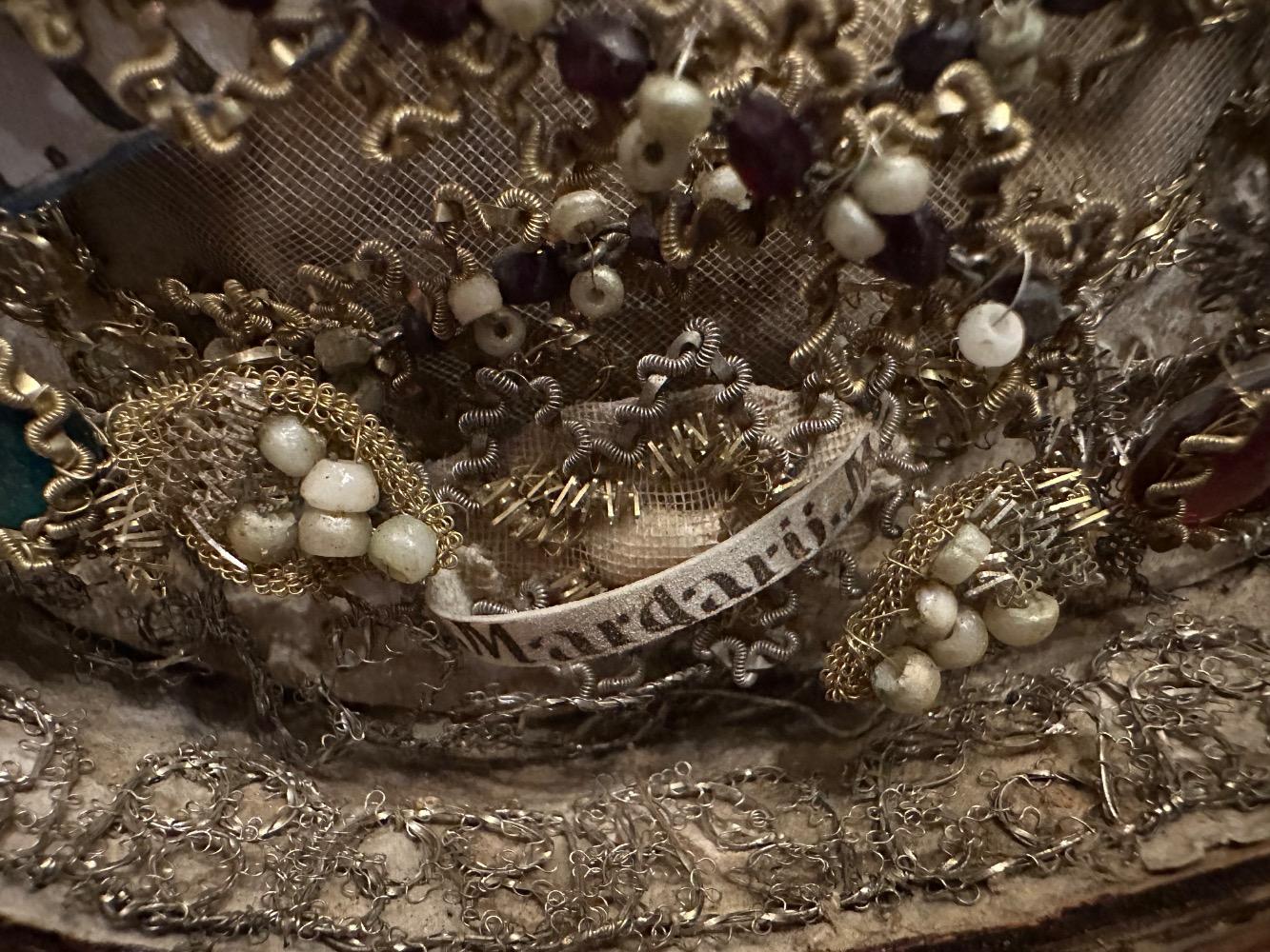 1  Reliquary - Relic Ex Ossibus Relics : Ss. Socios. S. Maurtius. S. Eustasius ( Abbati ). S. Mardarius. S. Gallo ( Abbati )