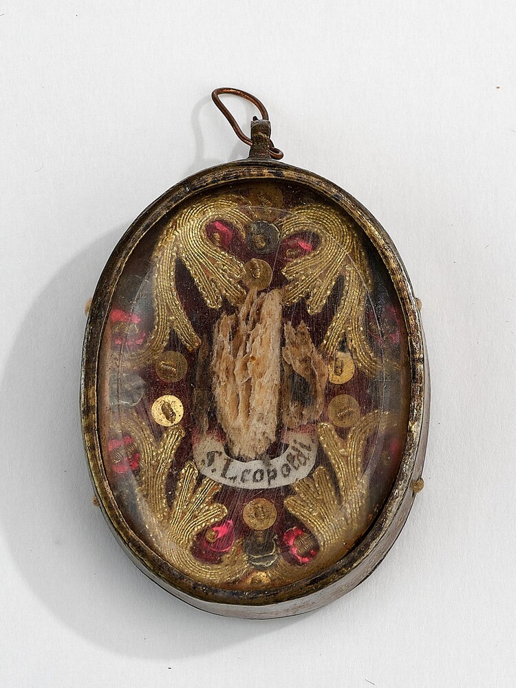 1  Reliquary - Relic Ex Ossibus S. Leopoldi Expected Soon !