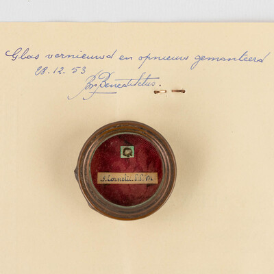 Reliquary - Relic  Ex Ossibus Sancti Cornelli. With Original Document en Brass / Glass / Wax Seal, Belgium  19 th century ( Anno 1858 )