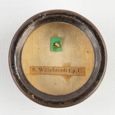 Reliquary - Relic  Ex Ossibus Sancti Willebrordi. With Original Document en Brass / Glass / Wax Seal, Belgium  19 th century ( Anno 1858 )
