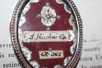 Reliquary - Relic Ex Ossibus St. Nicolas Episc. en Theca Silver, Rome Italy  19th century ( 1840 )