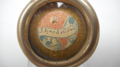 Reliquary - Relic Ex Ossibus St. Symphorianus Of Autun With Original Document en Brass / Glass / Wax Seal, Belgium  19 th century