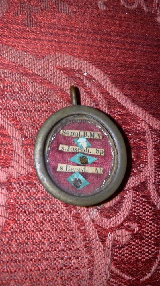 1  Reliquary - Relic Ex Sepulcre B.M.V. St. Joseph Spons. St. Benedictus Abb.