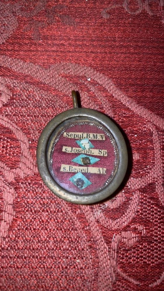 1  Reliquary - Relic Ex Sepulcre B.M.V. St. Joseph Spons. St. Benedictus Abb.