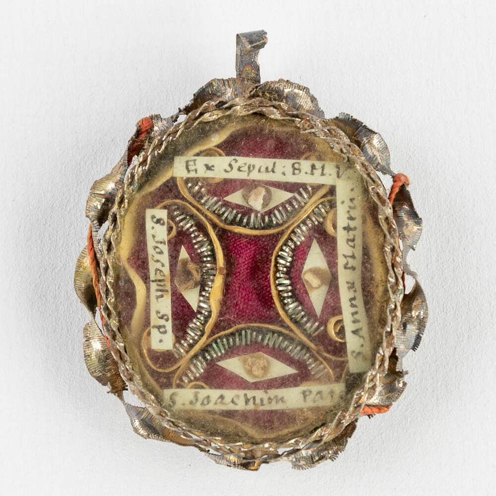 1  Reliquary - Relic Ex Sepulero B.M.V., Ex Pallio Josephi Sponsi, Ex Ossibus Ss Joachimi Et Anna Bmv Virgnis Partentum. With Original Docment