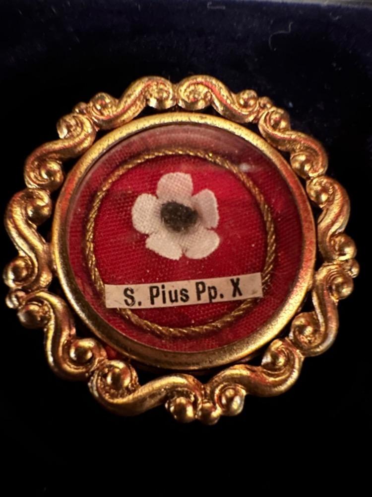 1  Reliquary - Relic Ex Veste St. Pius X