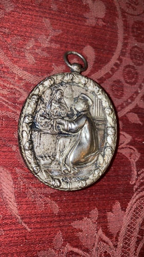 1  Reliquary - Relic Silver. Relics : St. Joseph. Domo Laurentii. S. Ludovicus. S. Honorati. S. Eduardi.