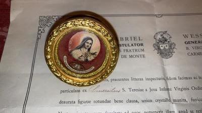 Reliquary - Relic St. Theresia Of Lisieux Ex Cineribus With Original Document en Bronze Gilt / Glass / Originally Sealed, Belgium 20th century (Anno 1927)