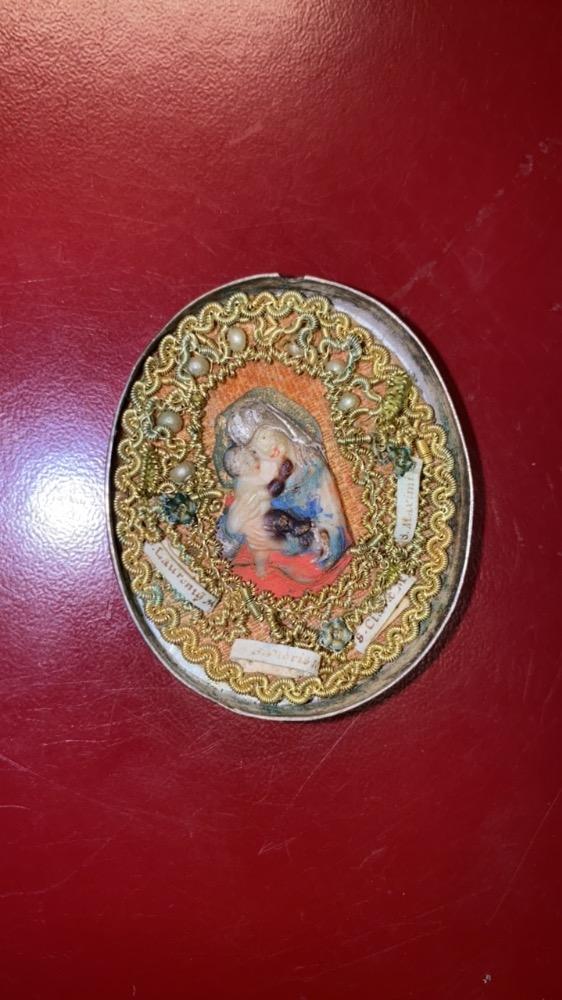 1   Reliquary - Relic True Cross.  Laurentius. Maxime ( Maximus). Clara ( Claire). Victoria. St. Agneta. St. Aloysius. St. Franc. Xaverius. St. Carolus Borromeus.