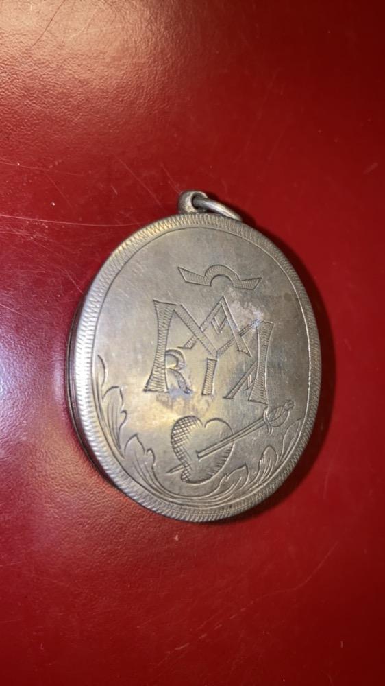 1   Reliquary - Relic True Cross.  Laurentius. Maxime ( Maximus). Clara ( Claire). Victoria. St. Agneta. St. Aloysius. St. Franc. Xaverius. St. Carolus Borromeus.