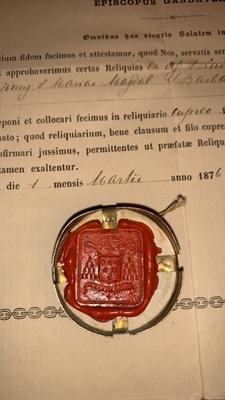 Reliquary - Relic With Original Document. Relics : Ex Ossibus. S. Ludovici Regis. S. Odiliae V. S. Agathae V.M. Elisabeth Hung. S. Maria Magdal. S. Barbara.  en Brass / Glass / Originally Sealed, Gent - Belgium 19th century ( Anno 1876 )