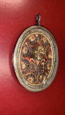 Reliquary Relics : Ex Ligno Ssma Crucis. Mary’S Veil, St. Joseph, St. Anthony, St. Francis, St. Anne.  en Brass / Glass, Italy 18th century ( anno 1750 )