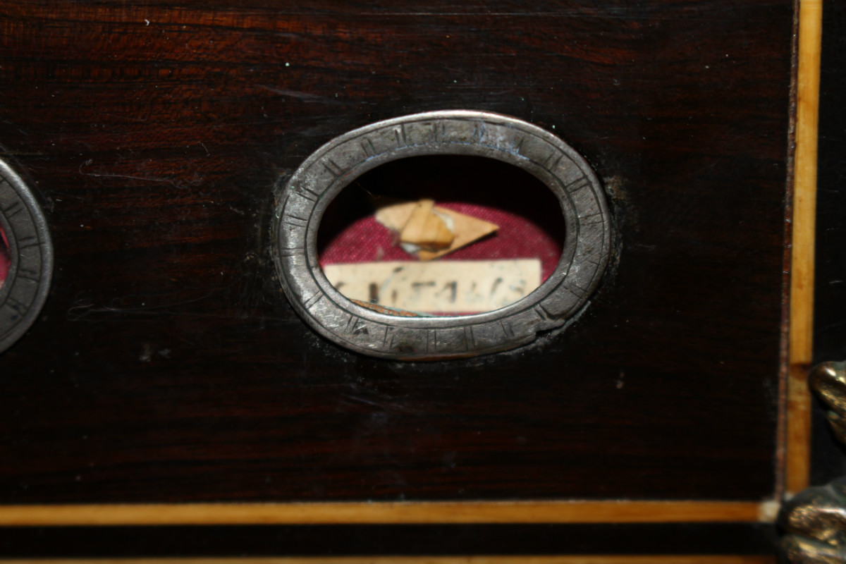 1 Relis inside : St. Joannes / St. Petrus / St. Vitalis / St. Albertus / St. Hieron. Doctor. Ostensorium Inlaid With Ebony And Ivory Feet Bronze