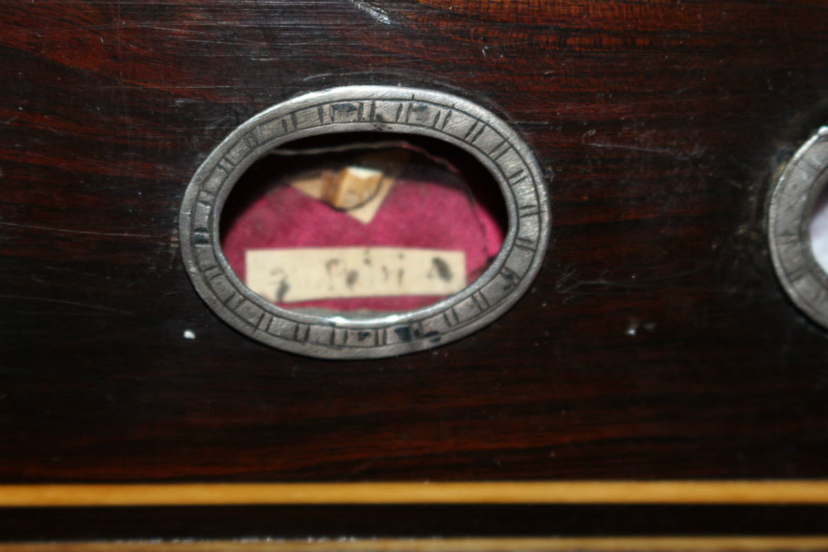 1 Relis inside : St. Joannes / St. Petrus / St. Vitalis / St. Albertus / St. Hieron. Doctor. Ostensorium Inlaid With Ebony And Ivory Feet Bronze