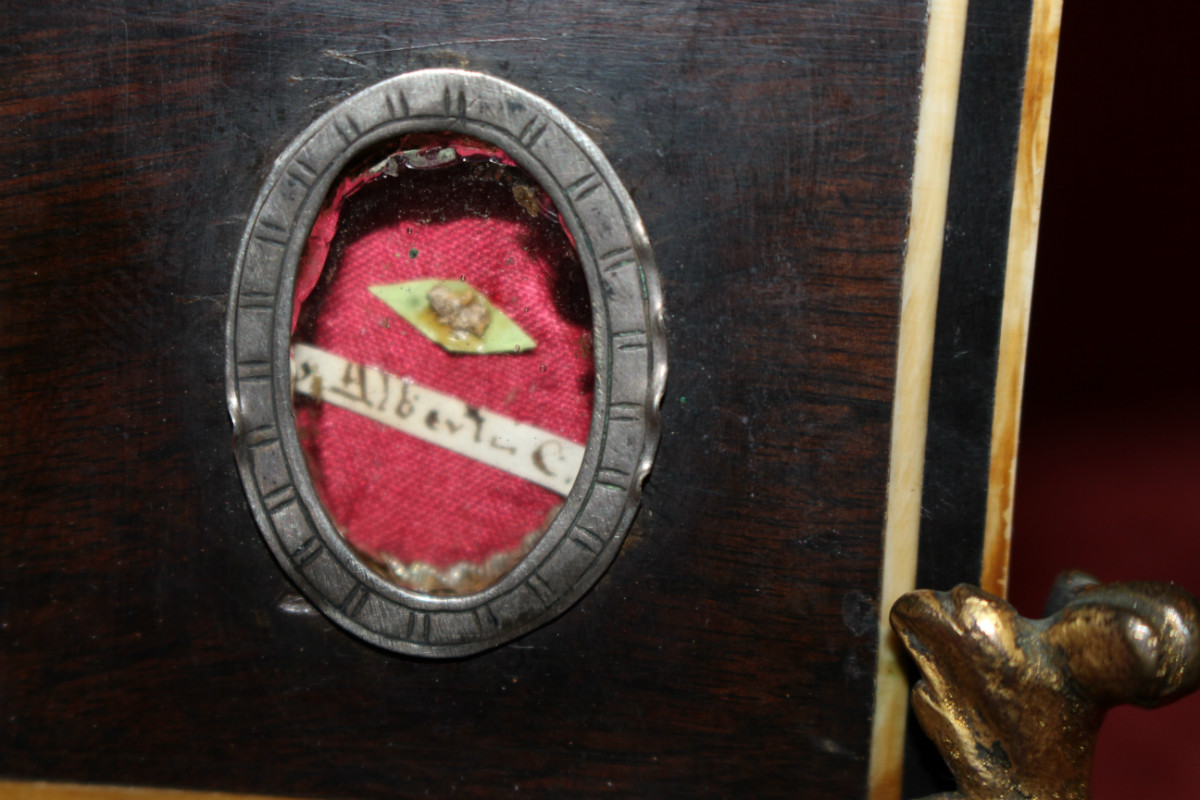 1 Relis inside : St. Joannes / St. Petrus / St. Vitalis / St. Albertus / St. Hieron. Doctor. Ostensorium Inlaid With Ebony And Ivory Feet Bronze