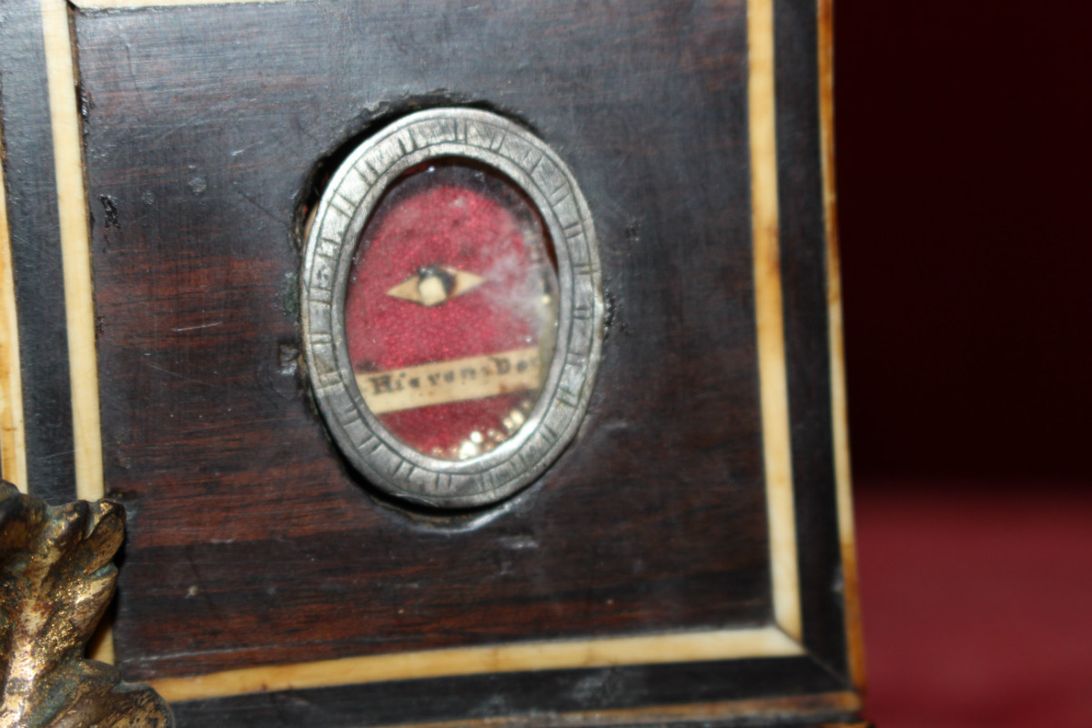 1 Relis inside : St. Joannes / St. Petrus / St. Vitalis / St. Albertus / St. Hieron. Doctor. Ostensorium Inlaid With Ebony And Ivory Feet Bronze