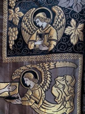 Chasuble By : Maison J.A. Henry. style Romanesque en Fabric, Lyon France 19th century ( anno 1820 )
