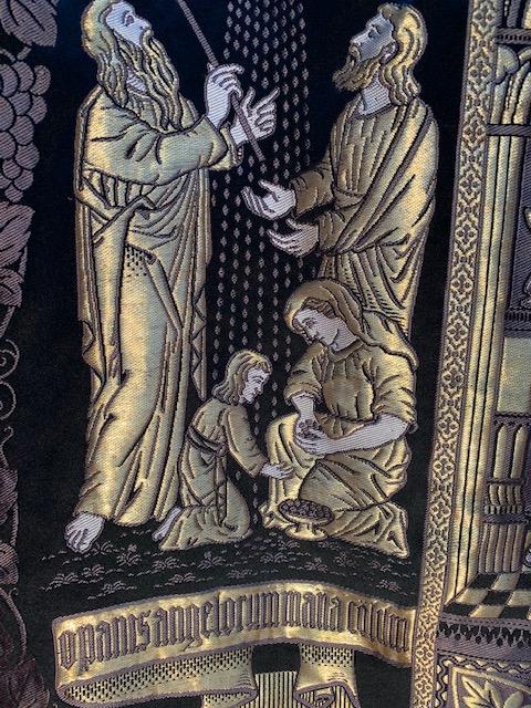 1 Romanesque Chasuble By : Maison J.A. Henry.