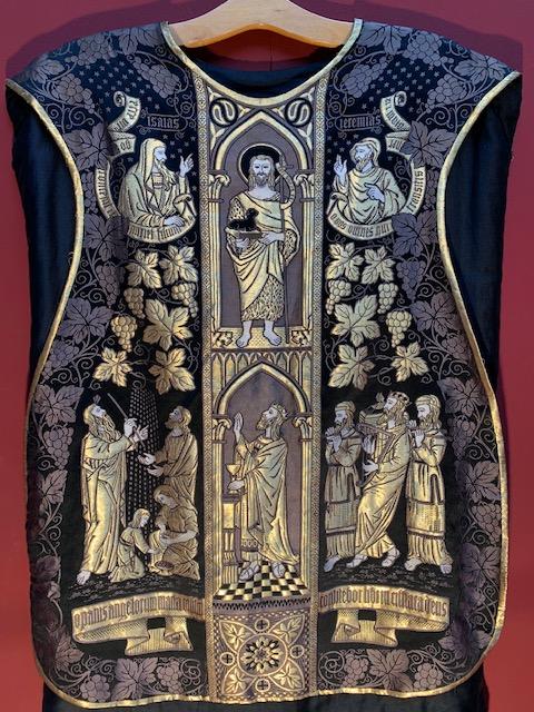 1 Romanesque Chasuble By : Maison J.A. Henry.