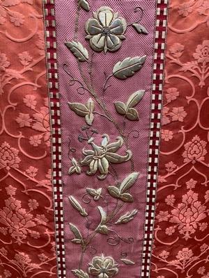 Chasuble Maison J.A. Henry  style Romanesque en hand embroidered / Fabrics, Lyon France 19th century ( anno 1890 )