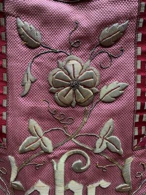 Chasuble Maison J.A. Henry  style Romanesque en hand embroidered / Fabrics, Lyon France 19th century ( anno 1890 )