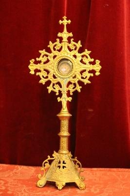 Reliquary Relic Of The True Cross. Relics B.Maria V. St. Joseph, St. Adriani, St. Franscisci Ass. style Romanesque en Bronze / Gilt, Italy 19th century (1850)