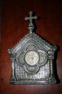 Reliquary. Slice Theca 5 Cm. style Romanesque en Silver, France 19th century