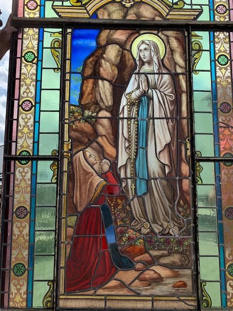 1 Romanesque Stained Glass Window : Mary S Appaerance To Bernadette In Lourdes. Signed: Grosse Bruges.