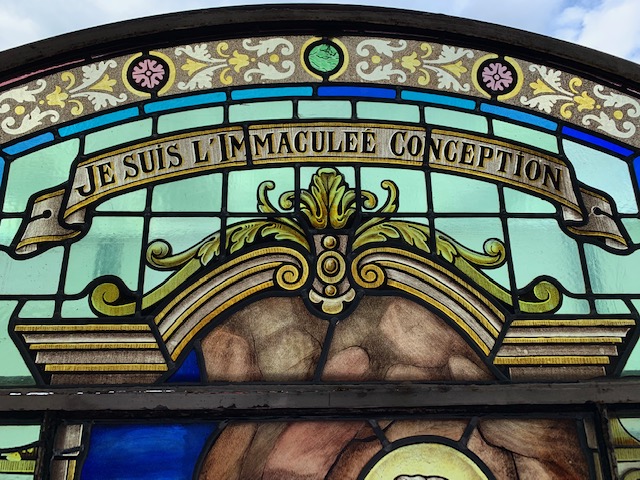 1 Romanesque Stained Glass Window : Mary S Appaerance To Bernadette In Lourdes. Signed: Grosse Bruges.