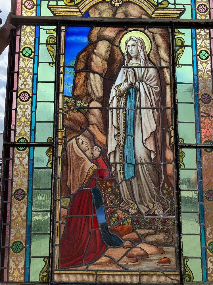 1 Romanesque Stained Glass Window : Mary S Appaerance To Bernadette In Lourdes. Signed: Grosse Bruges.