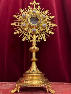Monstrance With Original Case & Lunula style Romanesque - Style en Brass / Gilt / Enamel Medallions / Stones, France 19 th century ( Anno 1875 )