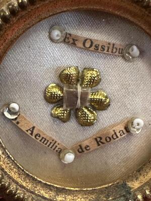 Reliquary - Relic Ex Ossibus St. Eustella style Romanesque - Style en Brass - Gilt / Stones / Originally Sealed, France 19 th century ( Anno 1865 )