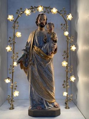 Rose - Bow With St. Joseph Statue. Height Joseph : 145 Cm. en Brass / Polished / New Varnished / Plaster Polychrome, Belgium and France 19th century