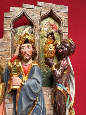 Sculpture Adoration By The Three Magi With Wall Pedestal en Carved - Wood / Polychrome / Gold Leaf Covered, Southern Germany 20 th century