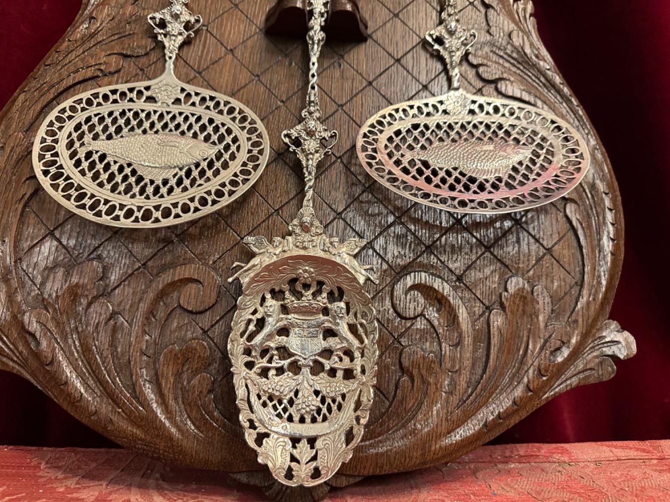 1  Shield ( Weapon Of Amsterdam ) With High Quality Full Silver Fish - Scoops