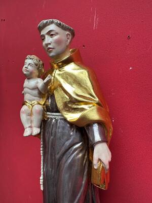 St. Anthony Of Padua Sculpture With Hanging Pedestal en Carved - Wood / Polychrome / Gold Leaf Covered, Southern Germany 20 th century