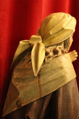 St. Bernadette Statue en fully hand-carved wood  polychrome , Italy 20th century ( anno 1915 )