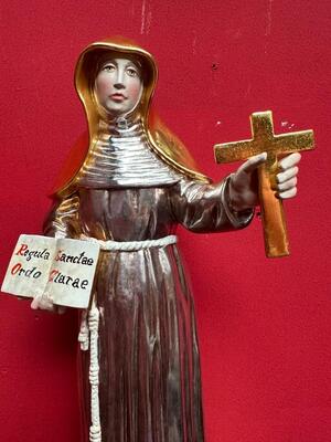 St. Clara Sculpture With Hanging Pedestal en Carved - Wood / Polychrome / Gold Leaf Covered, Southern Germany 20 th century
