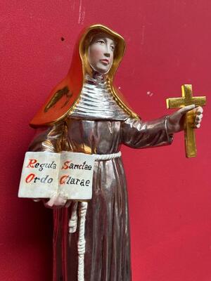 St. Clara Sculpture With Hanging Pedestal en Carved - Wood / Polychrome / Gold Leaf Covered, Southern Germany 20 th century