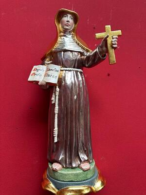 St. Clara Sculpture With Hanging Pedestal en Carved - Wood / Polychrome / Gold Leaf Covered, Southern Germany 20 th century