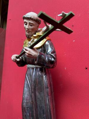 St. Francis Of Assisi Sculpture With Hanging Pedestal en Carved - Wood / Polychrome / Gold Leaf Covered, Southern Germany 20 th century